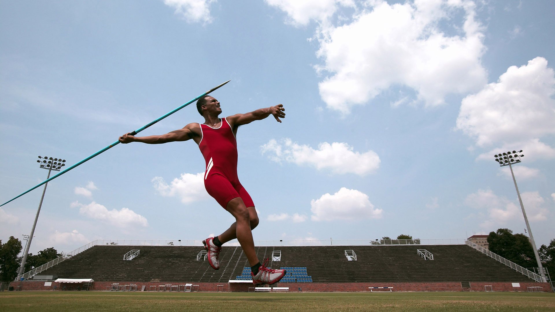 九游电竞中心-橄榄球场馆建设提速升级，橄榄球场长什么样子